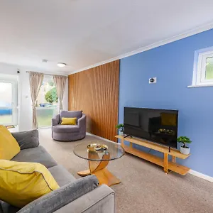 4 Bedroom House With Parking Near Centre By Trinity Short Lets & Serviced Cambridge (Cambridgeshire)